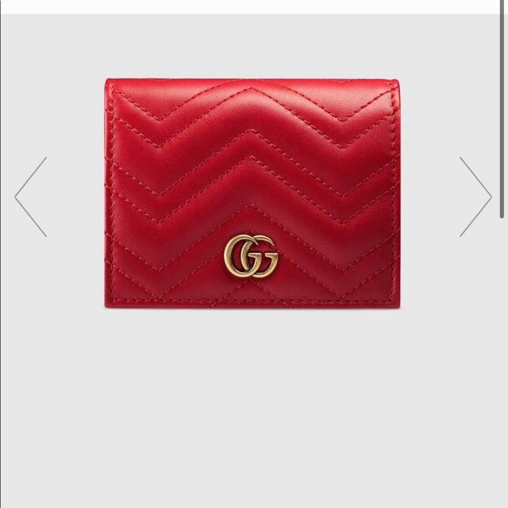Gucci 
GG Marmont card case wallet